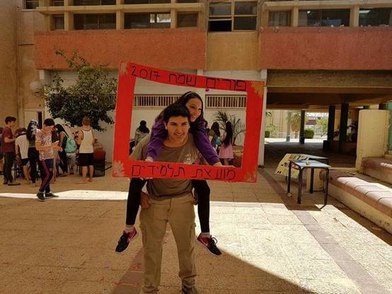 פורים בתיכון 