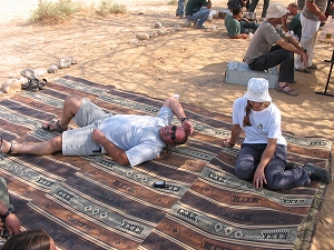 מנוחה במהלך ספירת צבאים בערבה
