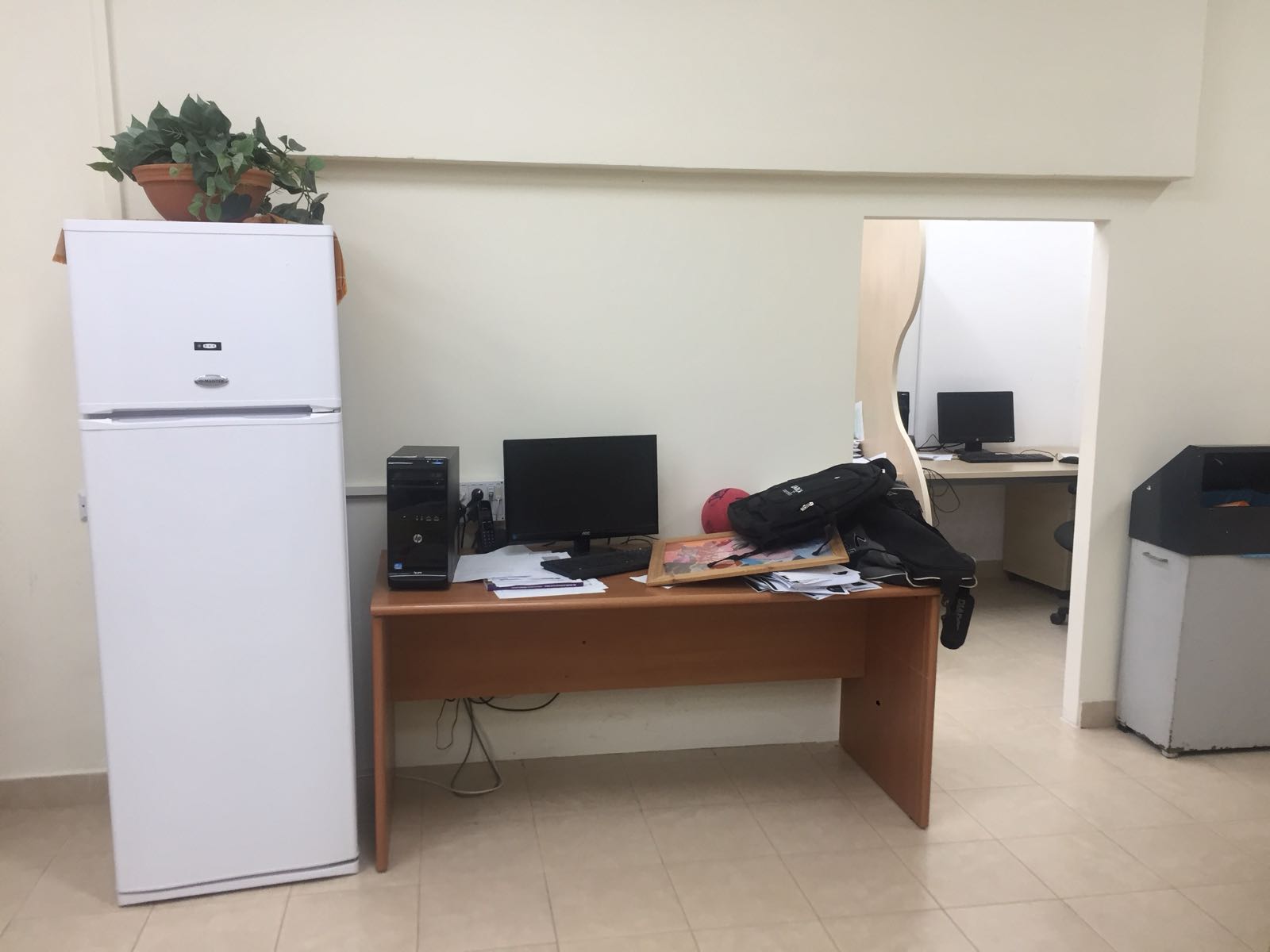 חדר מורים לפני השיפוץ