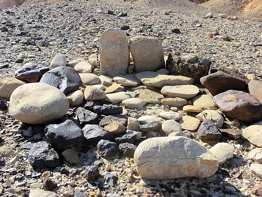 זוג מצבות זכר ונקבה