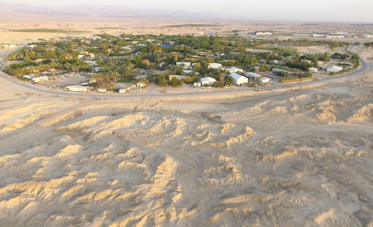 מושב עידן, בלב החווארים 