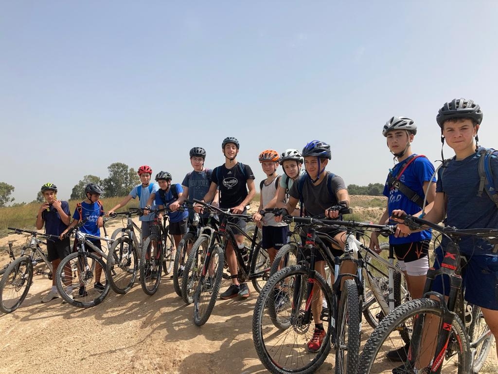 קבוצת הטריאתלון עם המאמן רונן כהן