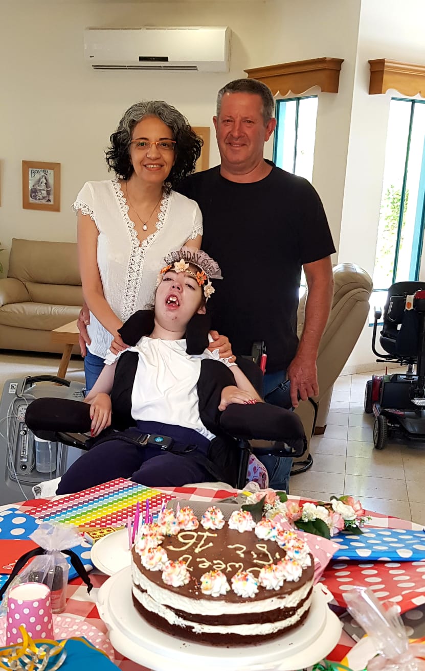 גילי מרקס זל עם הוריה 