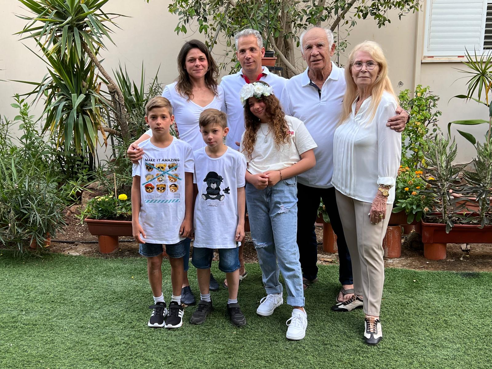 משפחתו של עמרי שלכט 