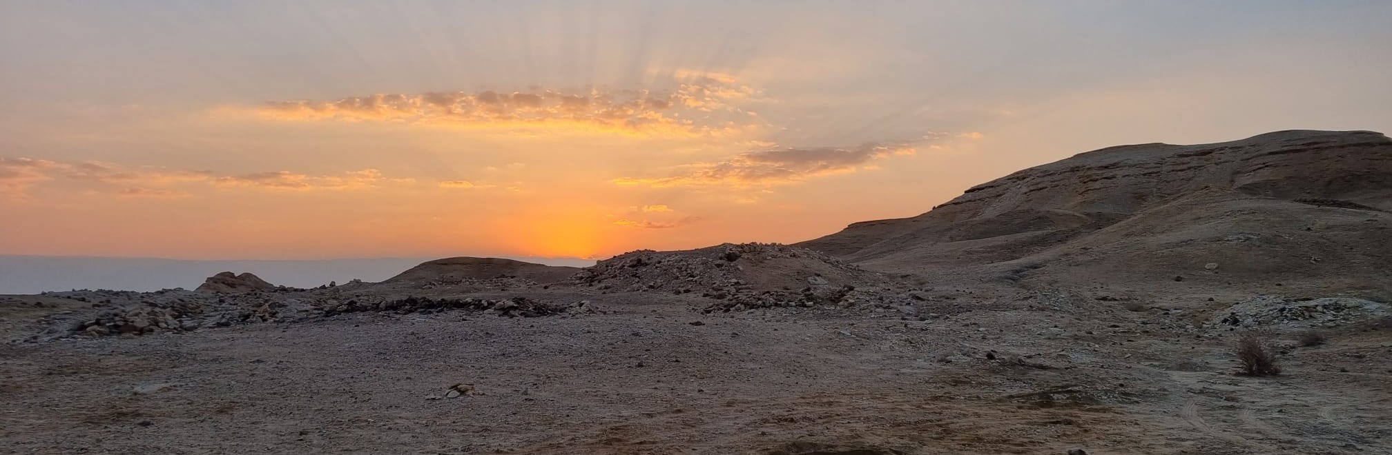 זריחה על חורבות נחל עומר 
