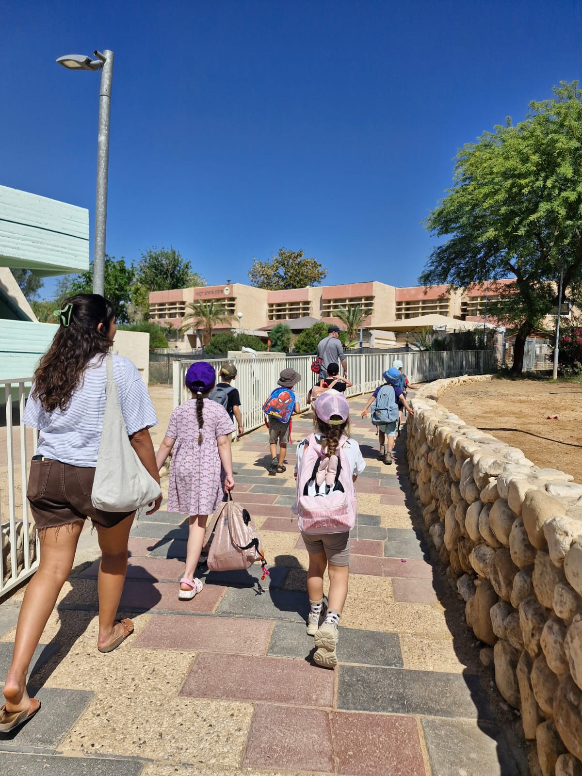 ילדי גנים בדרך לבס, צילום נגה גבורי